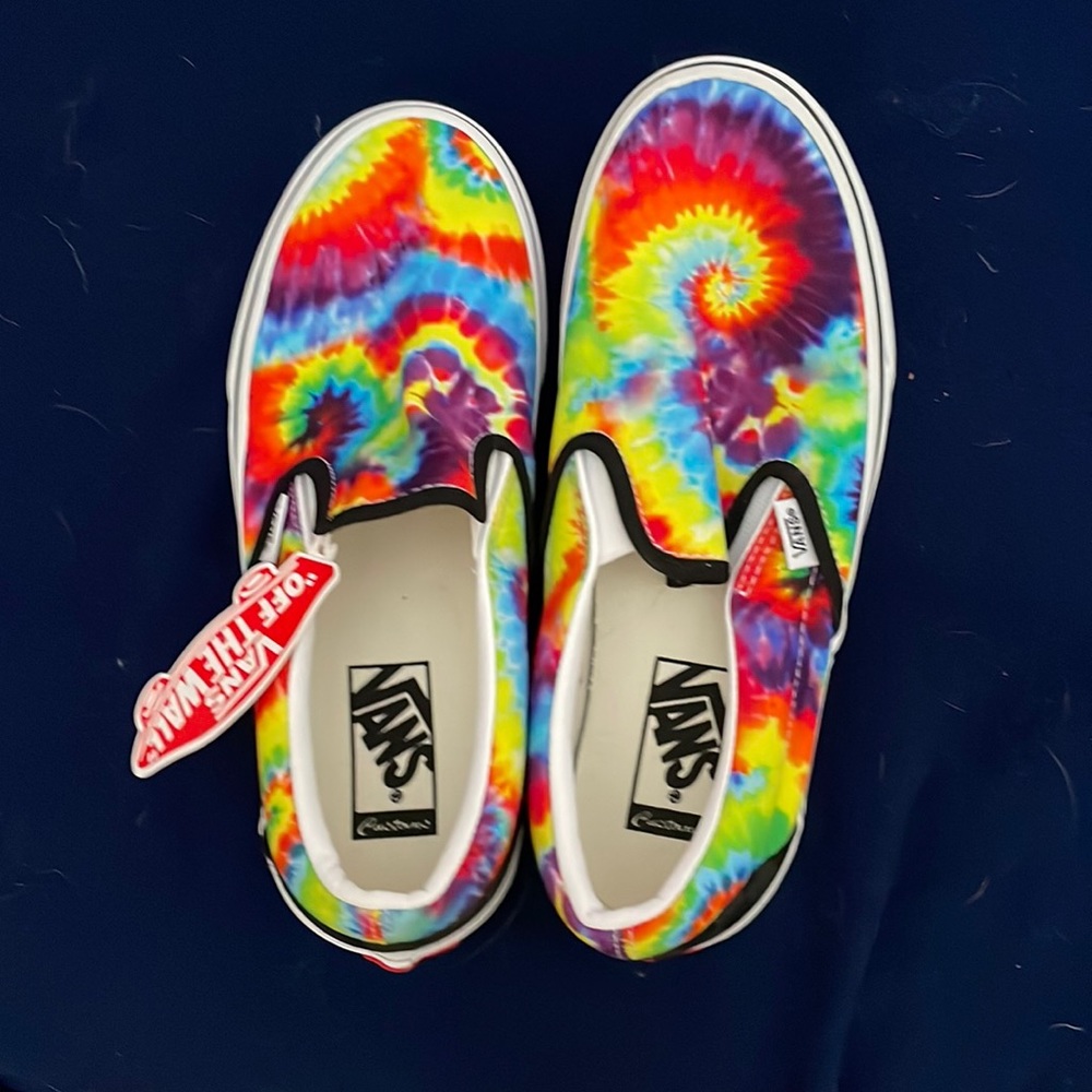 Vans Classic Slip-on Rainbow Tie Dye, Unisex Size 7 Men’s /Women’s 8.5